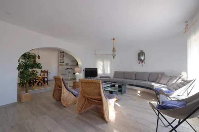 VILLA DE LUJO COMPUESTA POR 3 APARTAMENTOS INDIVIDUALES, TODO DE PRIMERA CALIDAD CON VISTAS AL MAR — 23