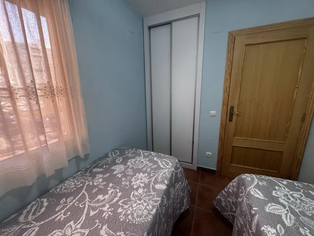 APARTAMENTO A ESCASOS METROS DEL MAR, CON PISCINA. — 16