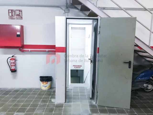 Local comercial de 990 m2 distribuidos en 2 plantas y con 2 viviendas. — 13