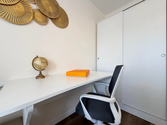 Apartamento totalmente reformado con vistas al mar y a 100 metros del puerto. con 3 dorm. 2 baños. superficie de 100 m2. — 50