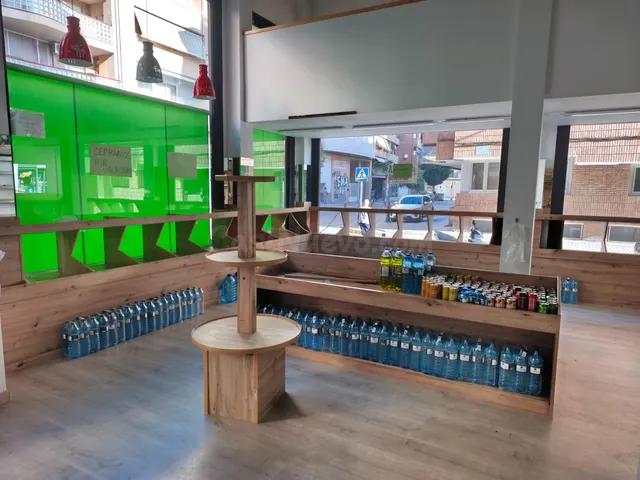 LOCAL COMERCIAL MUY CENTRICO TOTALMENTE ACONDICIONADO - foto 4