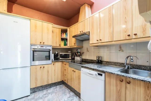 Casa de 4 plantas en zona céntrica de La Laguna · Ideal para inversores y familias numerosas · Muchas posibilidades — 6