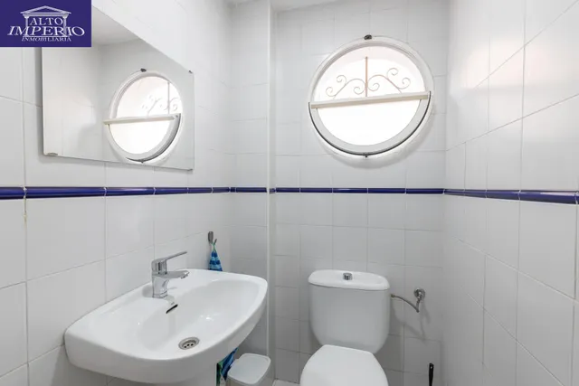 Casa independiente con piscina en La Zubia. — 16