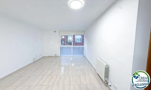 Piso de 2 dormitorios con ascensor en Figueres - foto 5