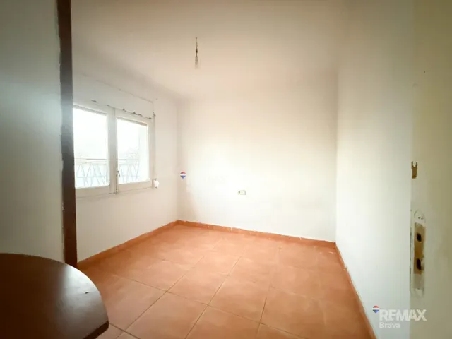 Empuriabrava, Puigmal | Apartamento para reformar con amplia - foto 3