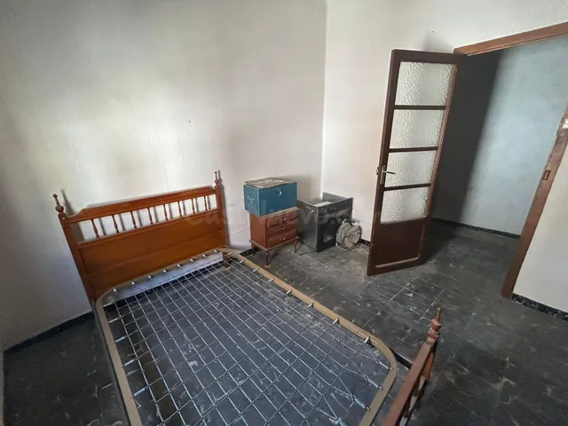 CASA ESQUINERA PARA REFORMAR — 5