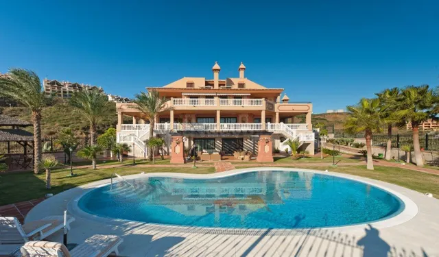 Villa de Lujo con vistas al mar y al golf. 7 dormitorios, 10 baños. Calanova Golf, La Cala de Mijas — 2