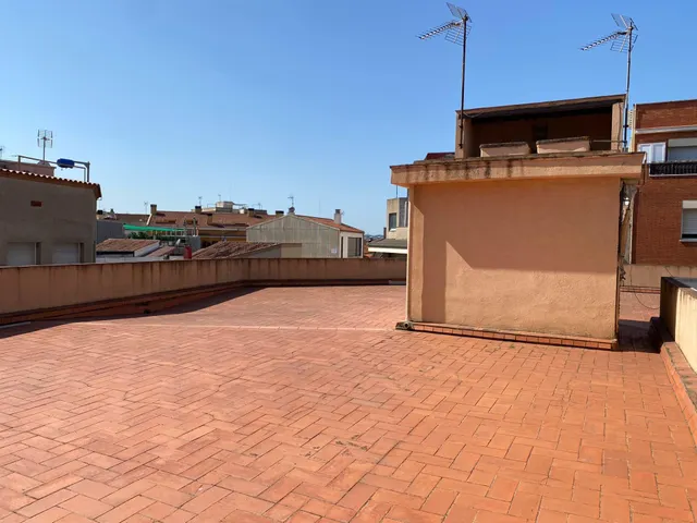 Casa unifamiliar en planta única con amplios espacios y gran terraza — 35