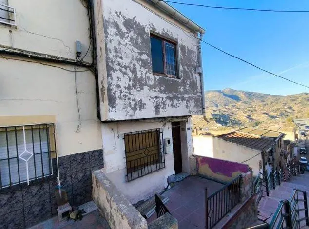 SE VENDE casa OKUPA en C CABEZO CRUZ 61 de Abarán - foto 3