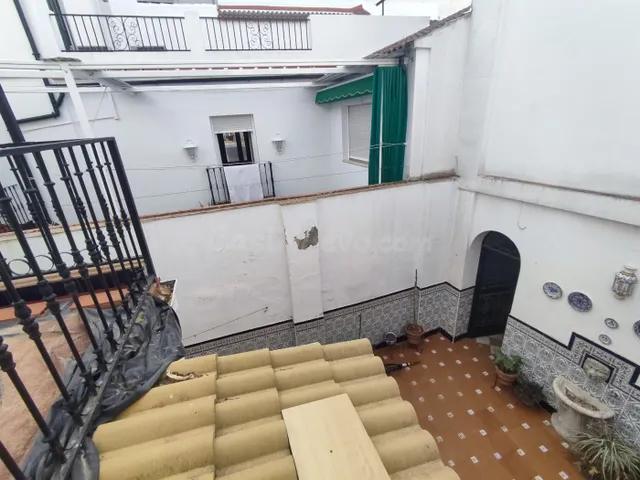 GRAN CASA EN SEMICENTRO EN CABRA - foto 3