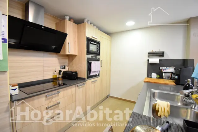¡CENTRO DE GANDIA! MUY AMPLIO Y SEMIREFORMADO CON BALCÓN Y A - foto 4