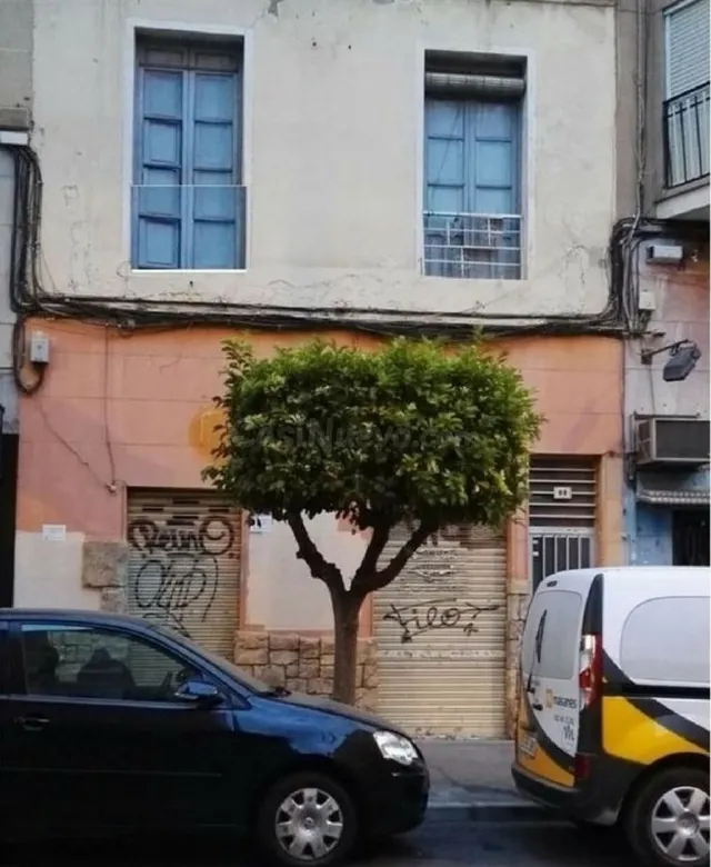 SE VENDE EDIFICIO PARA REFORMAR O SOLAR EN ZONA PISOS AZULES - foto 2