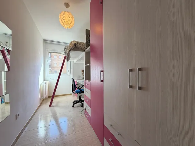 Excelente piso de 4 habitaciones con terraza, plaza de garaje y trastero en Roc Blanc (Terrassa) — 22