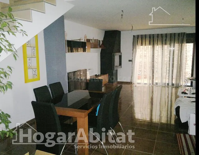 CASA SEMINUEVO CON GARAJE Y TERRAZA - foto 2