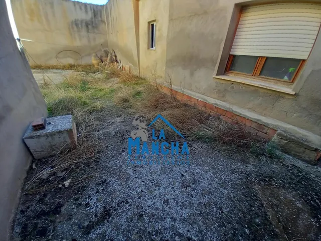 *53.000€* inmobiliaria la mancha vende casa con patio en Barrax ( Albacete ). — 29