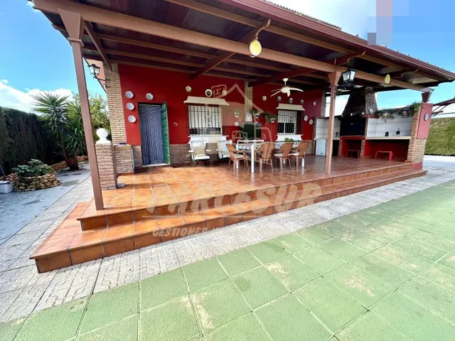 CASA Y NAVE - Parcela de 1500 m2 con chalet de 170 m2, pisci - foto 2