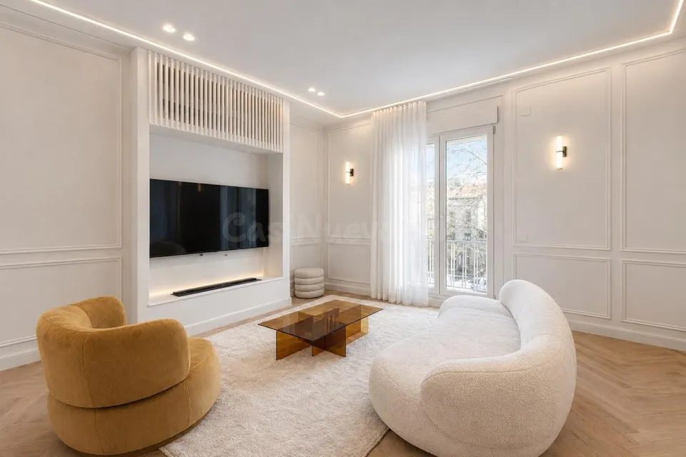 VIVIENDA DE LUJO CON DISEÑO EXCLUSIVO Y BALCONES EN LISTA