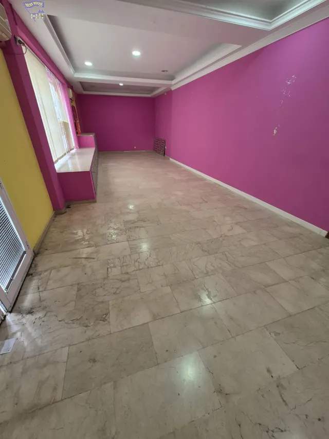 SE VENDE LOCAL COMERCIAL EN ZONA CENTRO — 3
