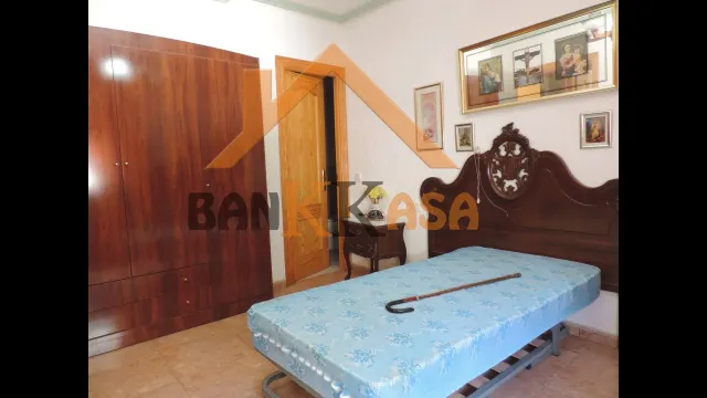 SE VENDE PISO BAJO EN ALCOLEA ZONA LA HERMITA — 16