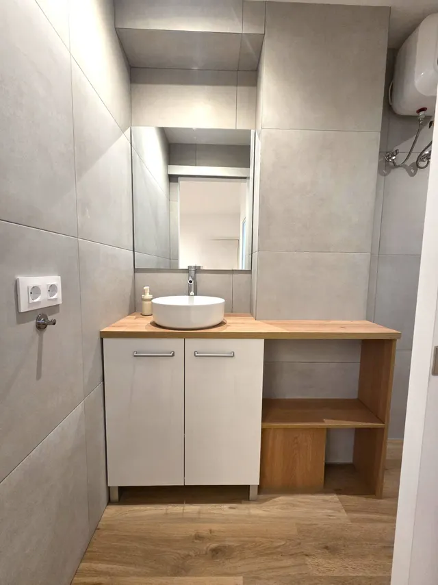 A la venta estupenda oficina reformada en el Paseo de Tomás Morales — 17