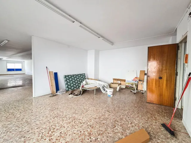 Primera planta de edificio de oficinas en alquiler en Barberá del Vallés — 9