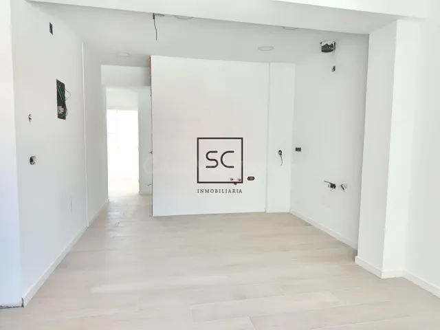 Piso reformado con garaje y trastero en Esteiro, Ferrol - foto 3