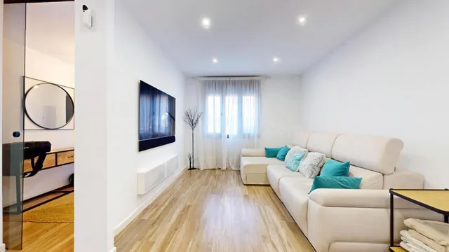 ESPECTACULAR CASA UNIFAMILIAR CON ASCENSOR, JACUZZI Y 3 DORM - foto 2