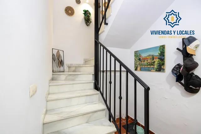 MARAVILLOSA CASA  A POCOS MINUTOS DEL CENTRO DE LA ZUBIA — 50