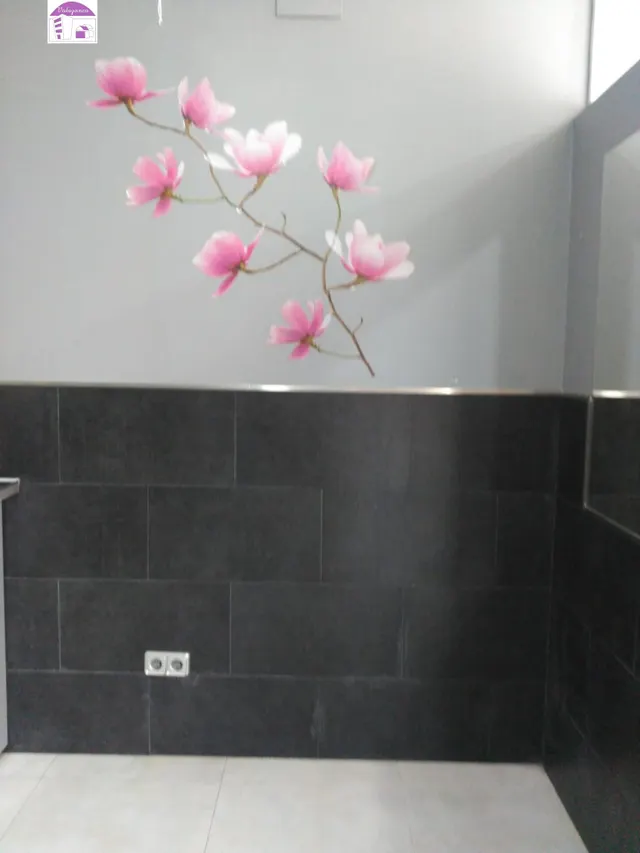 ***VALAZANCA  VENDE  EXCELENTE LOCAL*** — 11