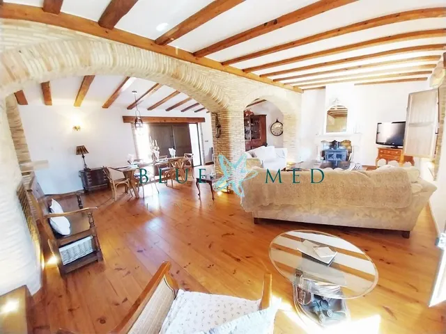 Sorprendente casa de campo con 4 dormitorios y 3 baños. — 6