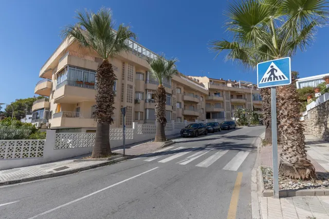 ¡exclusivo apartamento en primera linea de playa con reforma integral de alta gama! — 42