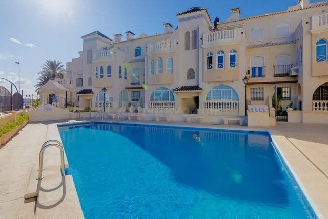 Apartamento de tres dormitorios y dos baños en residencial D - foto 2