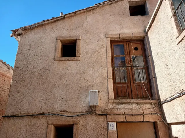 Casa en venta en Fuentes de Jiloca. Reforma integral. — 2