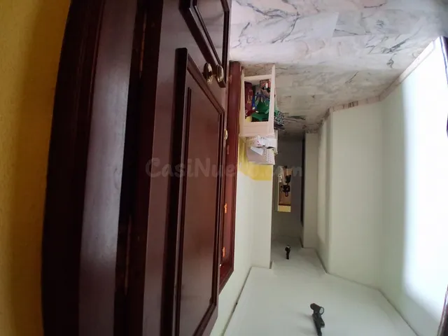 Casa de 500 m2 con local comercial, garaje y 2 apartamentos  - foto 3