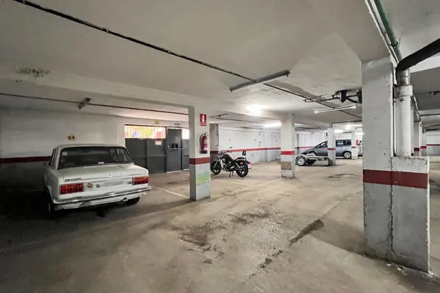 Garaje en Venta: Tu Inversión en Comodidad y Seguridad — 9
