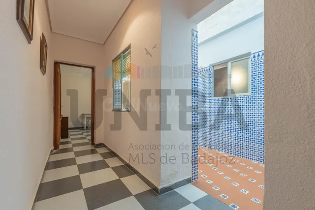 Casa de dos plantas con patios y azotea en Antonio Domínguez - foto 5