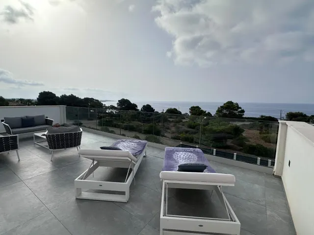 Villa moderna con piscina privada y vistas al mar en Vallgornera — 28