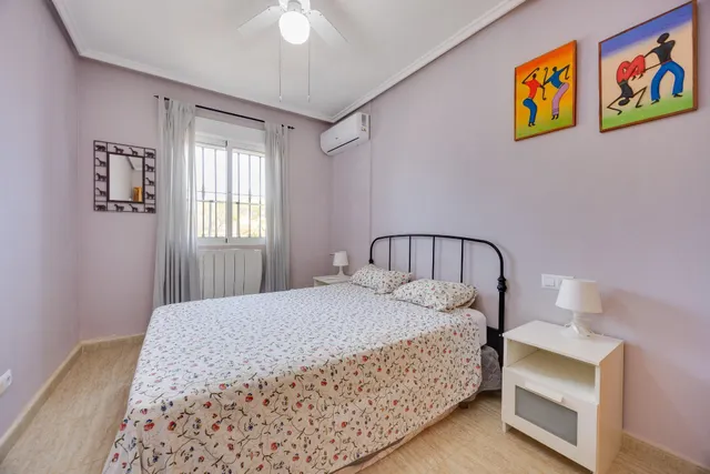 Bungalow de dos dormitorios y piscina comunitaria en Orihuela Costa — 18