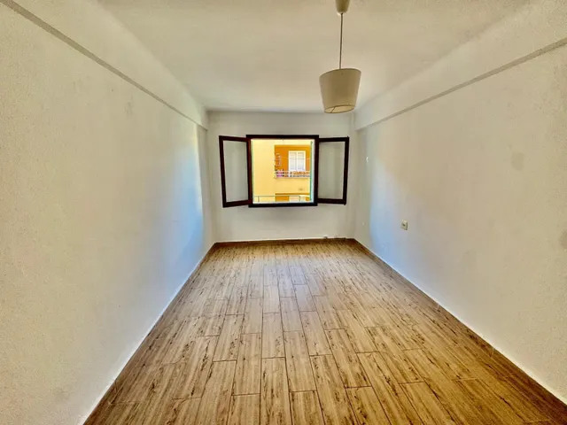 Piso de 3 habitaciones con ascensor junto a calle Aragón – Palma — 16