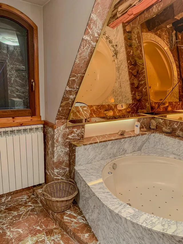 Finca rústica singular en parcela de 2.296 m2 con piscina, amplio garaje y pista de tenis. — 22