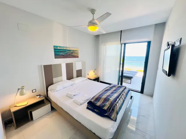 Apartamento en 1ª línea de playa Arenales del Sol. — 20