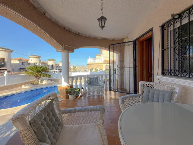 Orihuela Costa! Impresionante Villa Mediterránea con generosa parcela y amplias terrazas + Solarium privado con increíbles vistas panorámicas — 26