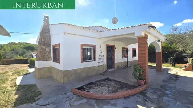 CHALET CON PISCINA EN PARCELA DE 1.660 m2 EN VILAMARXANT
