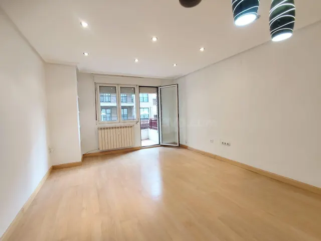 PISO DE 3 DORMITORIOS CON GRAN TERRAZA- C/ MIGUEL SERVET — 5