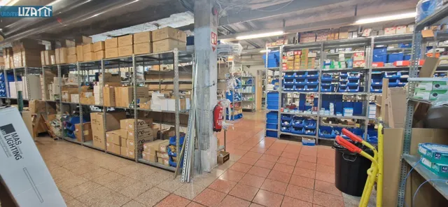 Amplio Local Comercial a Solo 150 Metros de la Playa - Oportunidad Única — 13