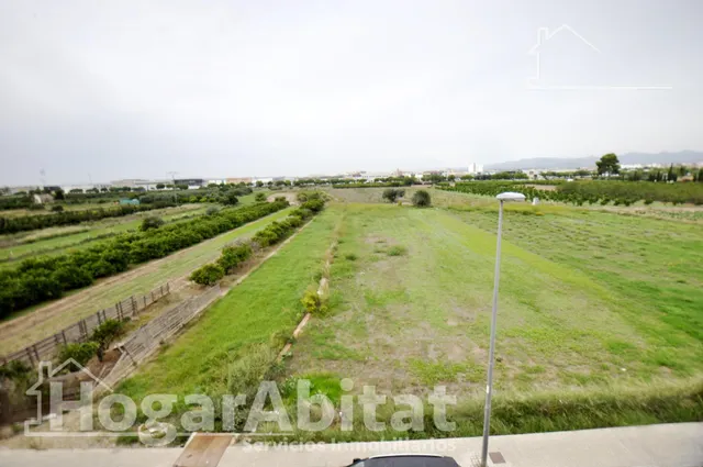 ¡Zona centro! Amplio y luminoso con garaje y balcón de vistas despejadas — 12