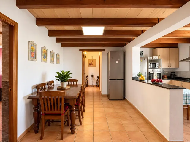 Finca rústica con encanto mallorquín, piscina privada y vistas al campo — 9
