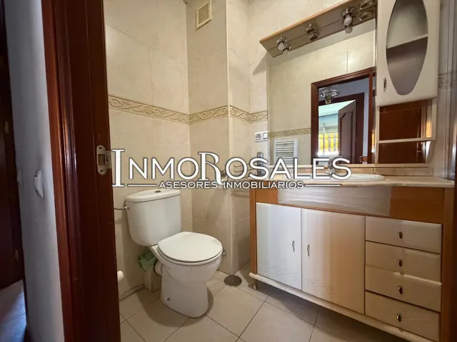 PISO EN VENTA EN AVENIDA DE ROSALES — 42