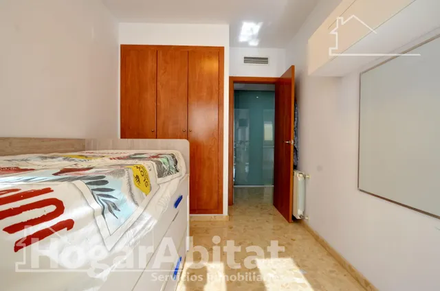 ¡vistas despejadas! amplio, alto y moderno con ascensor y balcón — 25