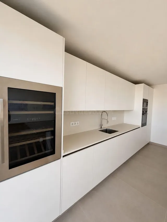 Ático de lujo con piscina infinity privada en Estepona, a 1 km de la playa — 4